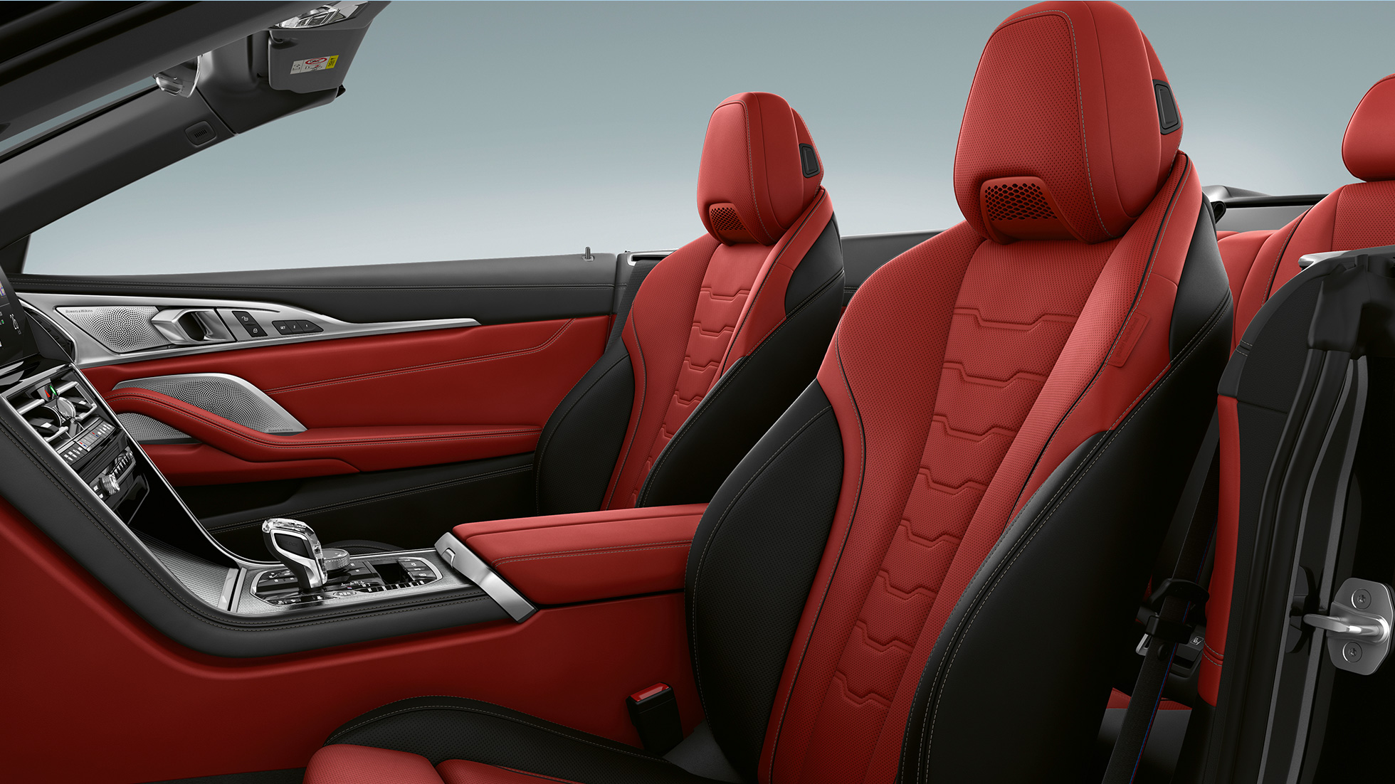 BMW M850i xDrive, Carbon Black Metallic, BMW Individual udvidet læderpakke "Merino" Fiona Red/Black.