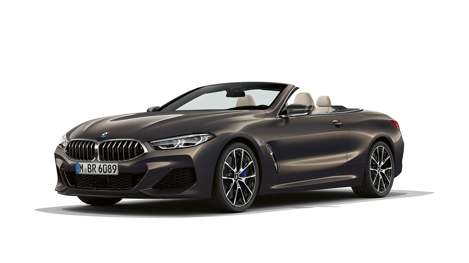 BMW M850i xDrive, Dravit Grey Metallic, set forfra, let drejet.