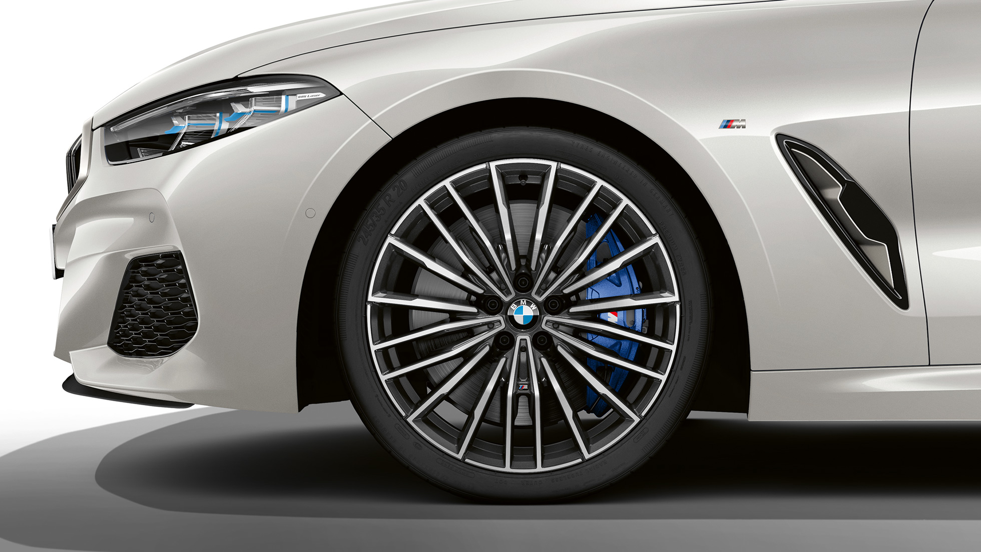 BMW M850i xDrive, 20"-letmetalfælge med multieger 729 M. BMW M850i xDrive, 20"-letmetalfælge med multieger 729 M.