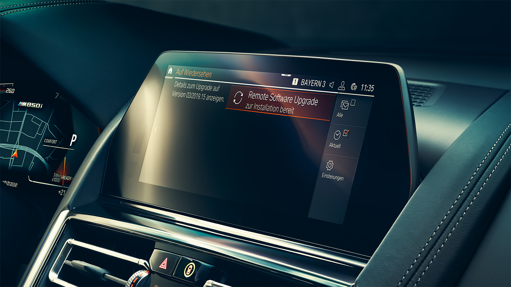 BMW 8-serie Coupé, cockpit Kabinen i BMW 8-serie Coupé med kontroldisplay og softwareopdatering via fjernadgang.