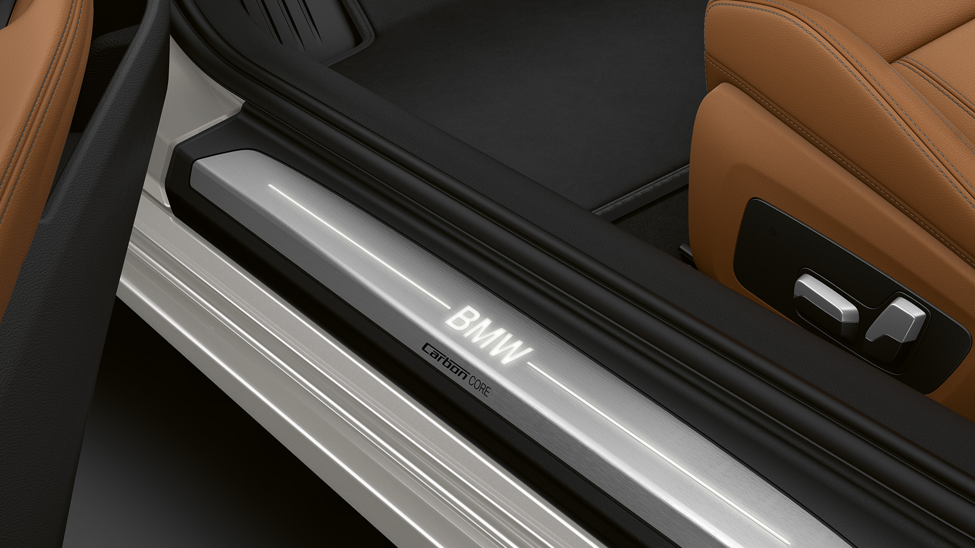 BMW 8-serie Coupé, indstigningsliste med oplyst BMW signaturer.