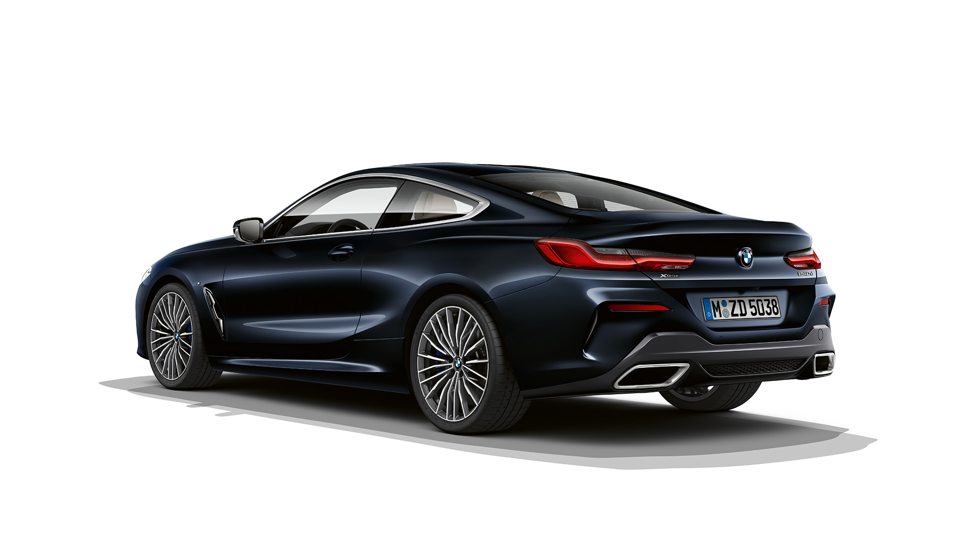 BMW 8-serie Coupé, Carbon Black Metallic, set bagfra let drejet.
