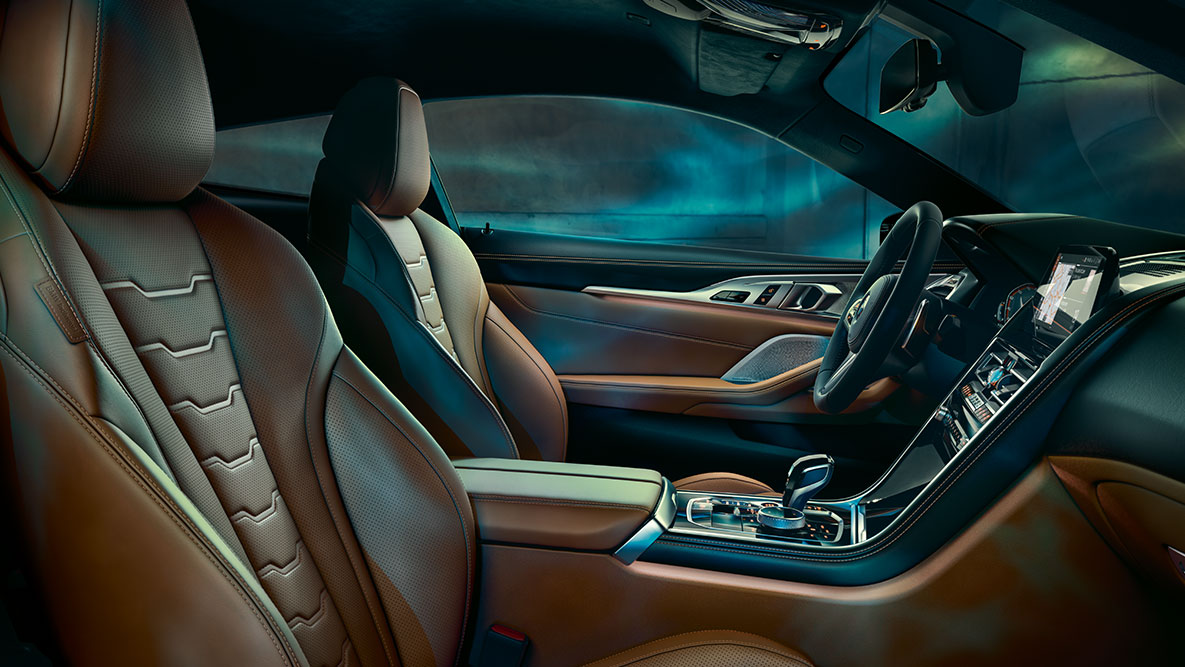 BMW 8-serie Coupé, indvendigt. Kabinen i BMW 8-serie Coupé med BMW Individual-udstyr.