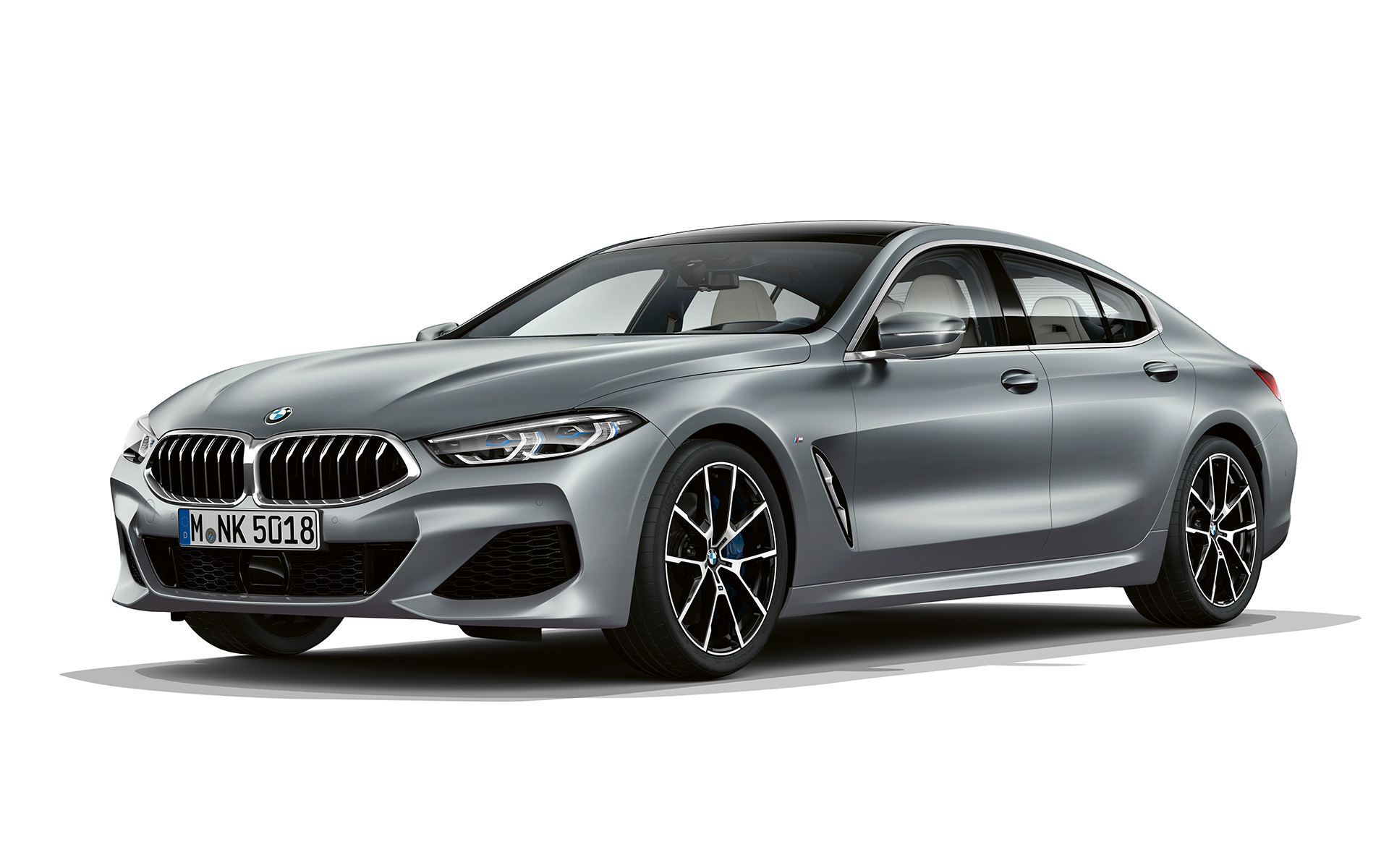 Frozen Temptation set forfra let drejet BMW 8-serie Gran Coupé Frozen Temptation set forfra let drejet