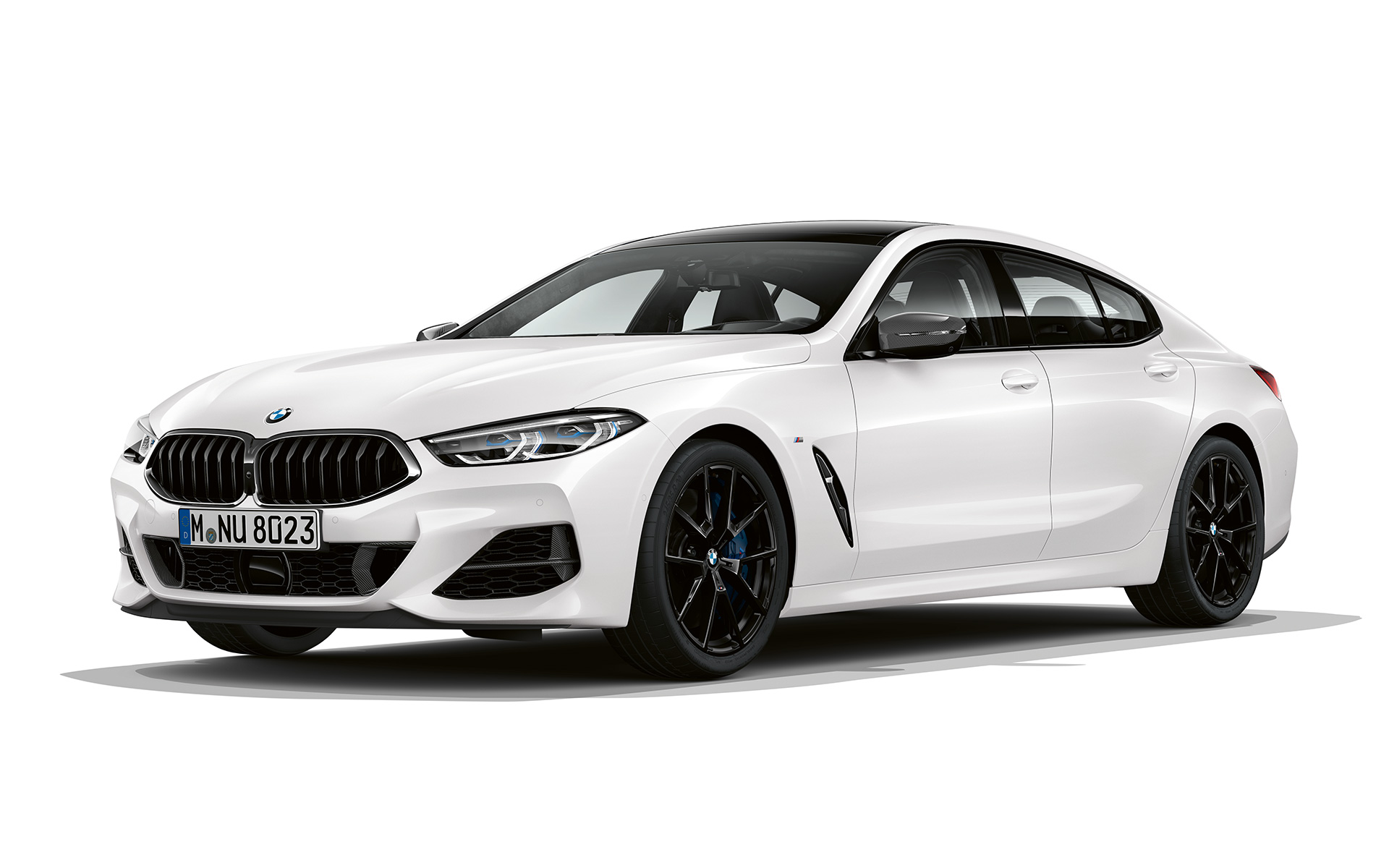 Pure Contrast set forfra let drejet BMW 8-serie Gran Coupé Pure Contrast set forfra let drejet
