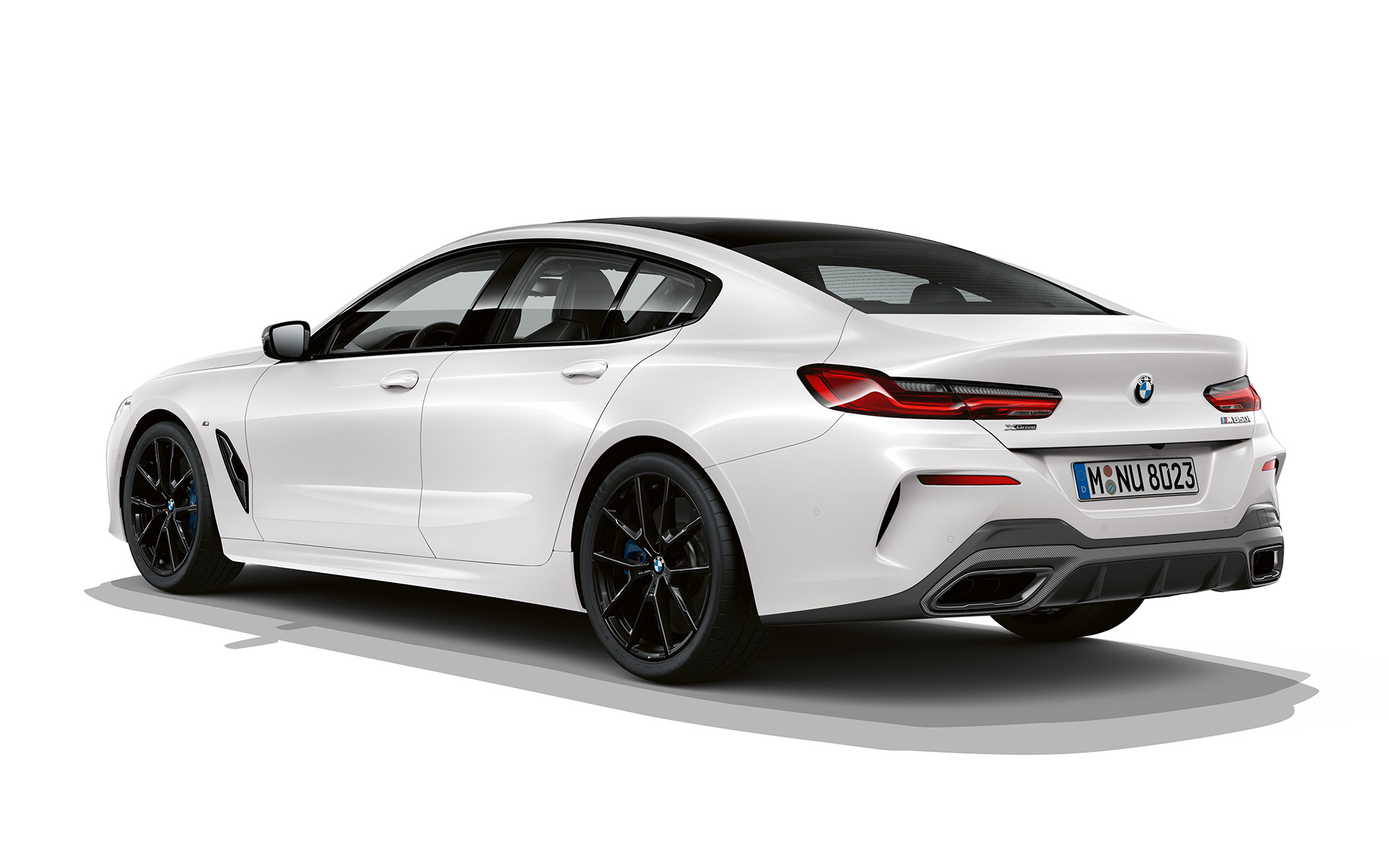 Pure Contrast set bagfra let drejet BMW 8-serie Gran Coupé Pure Contrast set bagfra let drejet