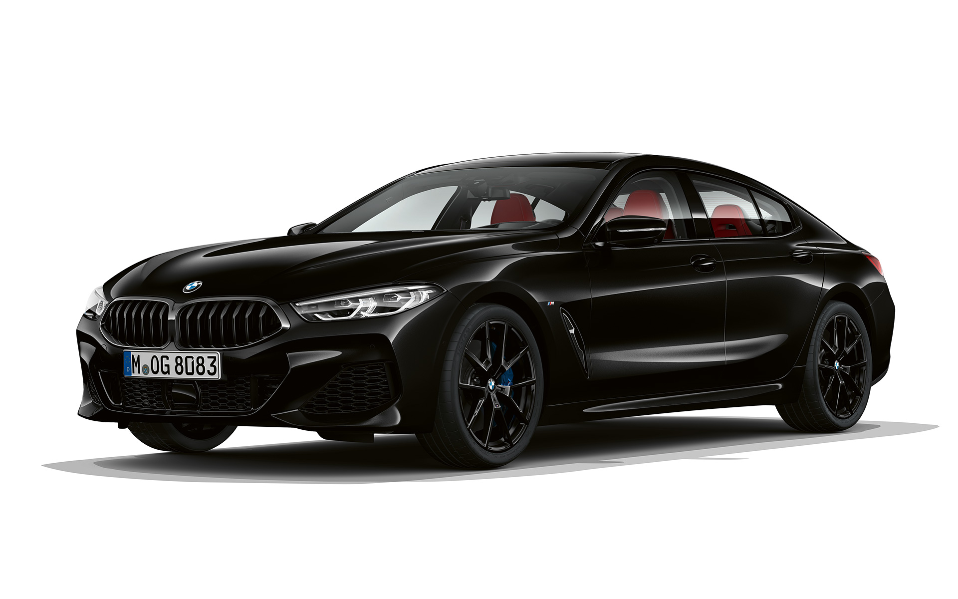 Dark Seduction set forfra let drejet BMW 8-serie Gran Coupé Dark Seduction set forfra let drejet