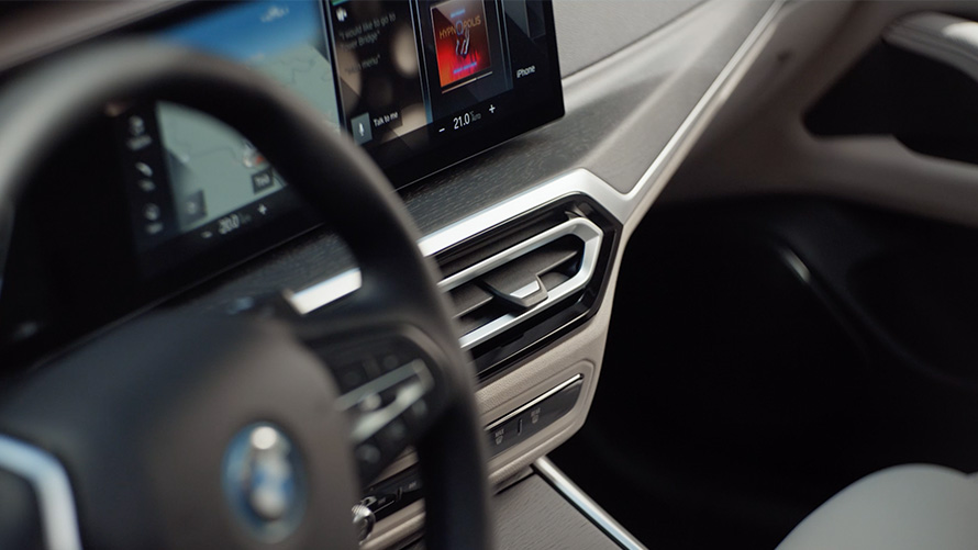 BMW i4 eDrive40 G26 2021 Mineral White interiørdesign i detaljer video BMW i4 eDrive40 G26 2021 Mineral White interiørdesign i detaljer video