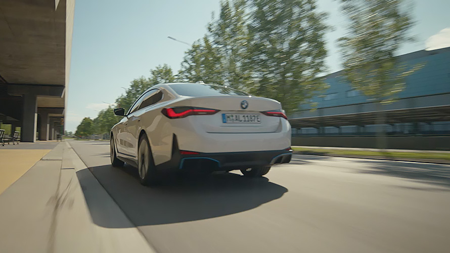 Den fuldt elektriske BMW i4 G26 2021 nærbillede skråt forfra Den fuldt elektriske BMW i4 G26 2021 nærbillede skråt forfra
