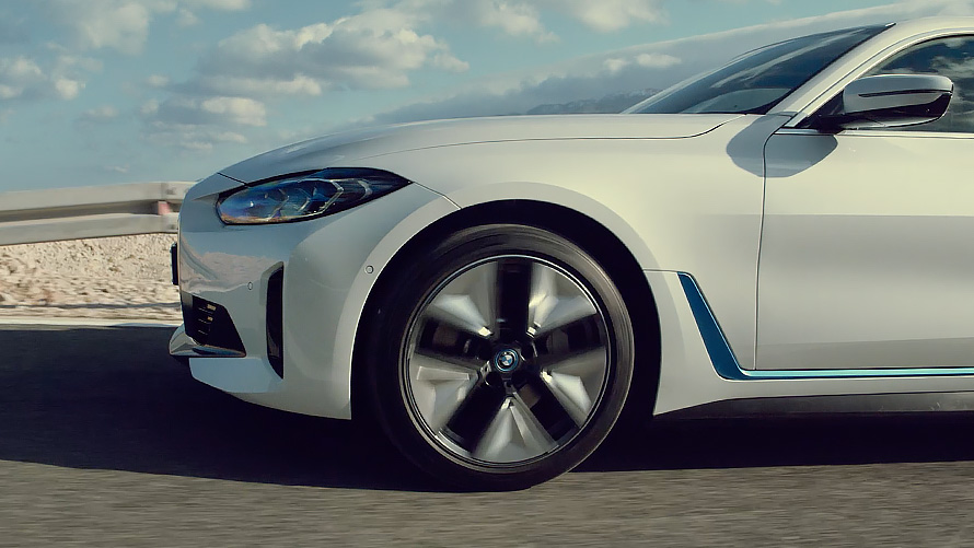 Køreegenskaberne og accelerationen i den fuldelektriske BMW i4 M50 i filmen G26 2021 Køreegenskaberne og accelerationen i den fuldelektriske BMW i4 M50 i filmen G26 2021