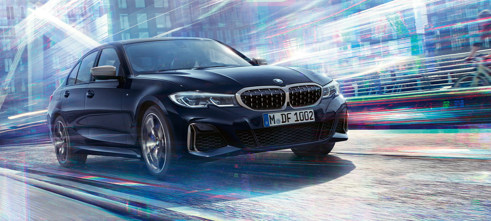Design køredynamik BMW M340i xDrive Sedan G20 Sapphire Black metallic set forfra let drejet