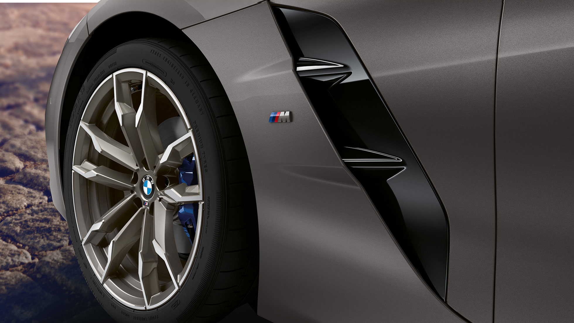 Fælg BMW Z4 M40i G29 Fælg BMW Z4 Roadster M40i G29 2019 BMW Individual Frozen Grey Metallic nærbillede fælg og Air Breather
