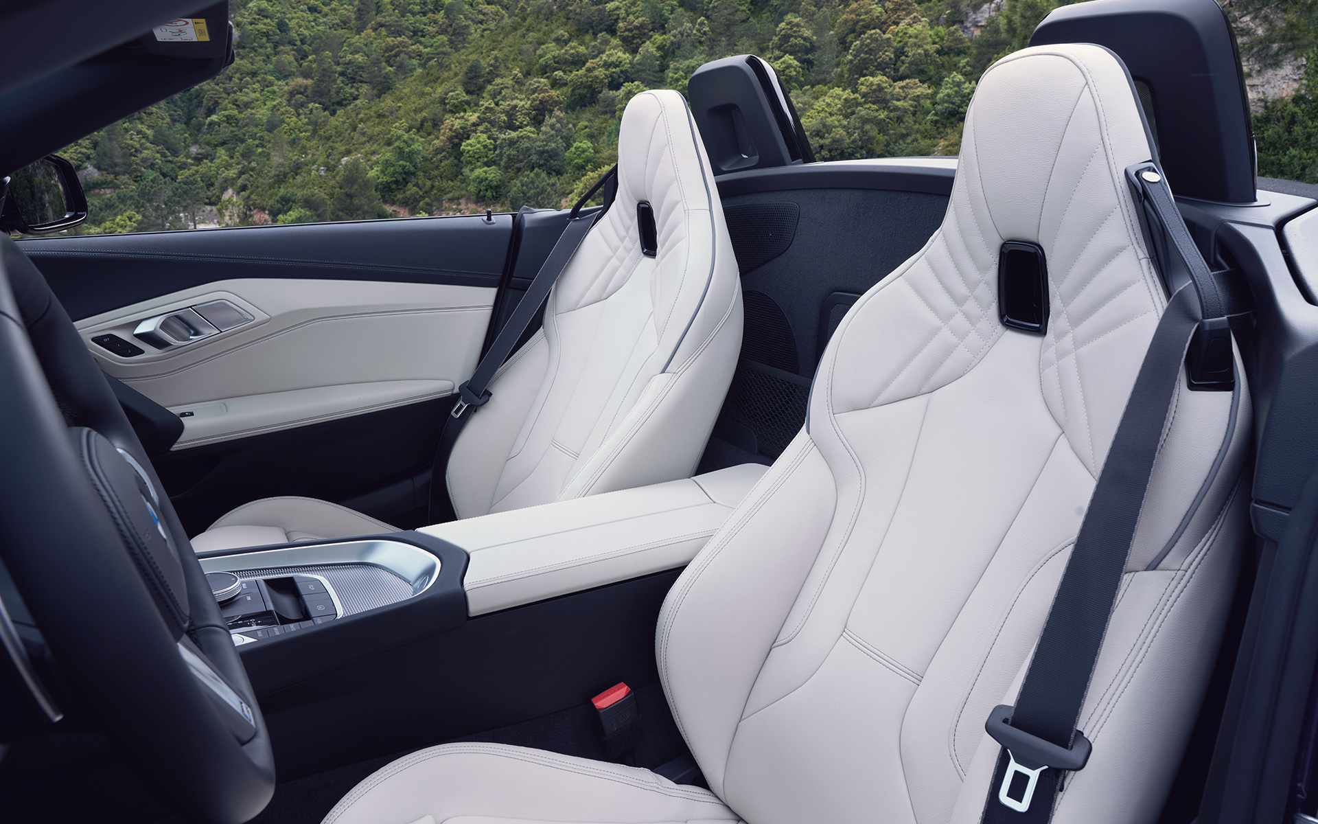 BMW Z4 M40i G29 2022 Portimaoblå, modelspecifik Air Breather og letmetalfælge