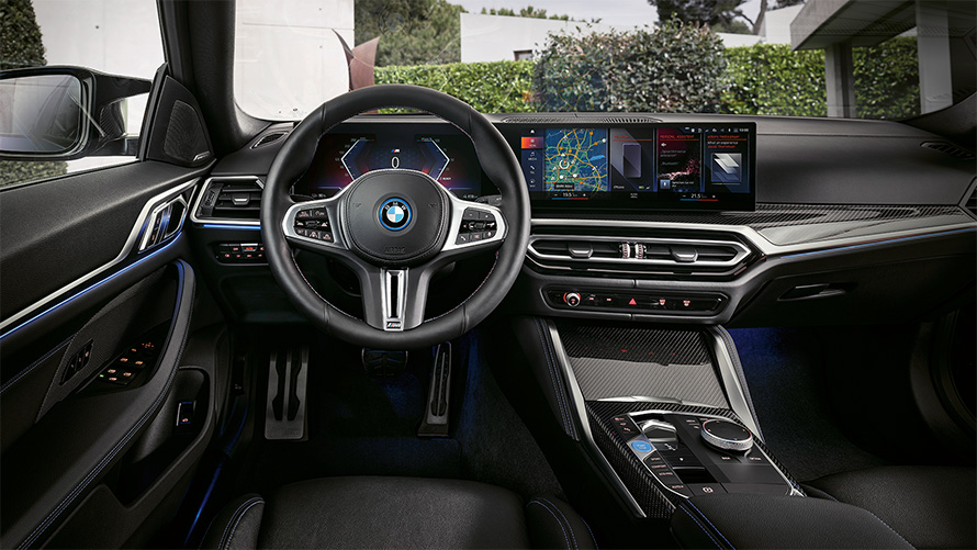 BMW i4 M50 G26 2021 kabine, cockpit, instrumentbræt og midterkonsol