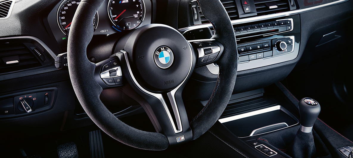 Cockpit BMW M2 CS Cockpit BMW M2 CS F87 Misano Blue Metallic nærbillede
