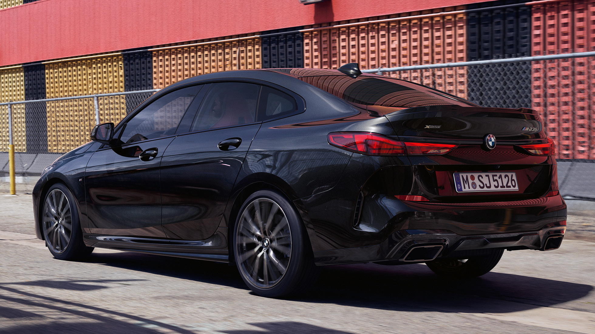Coupélinje BMW M235i xDrive Gran Coupé Coupélinje BMW M235i xDrive Gran Coupé 2020 Black Sapphire metallic F44 set fra siden let drejet