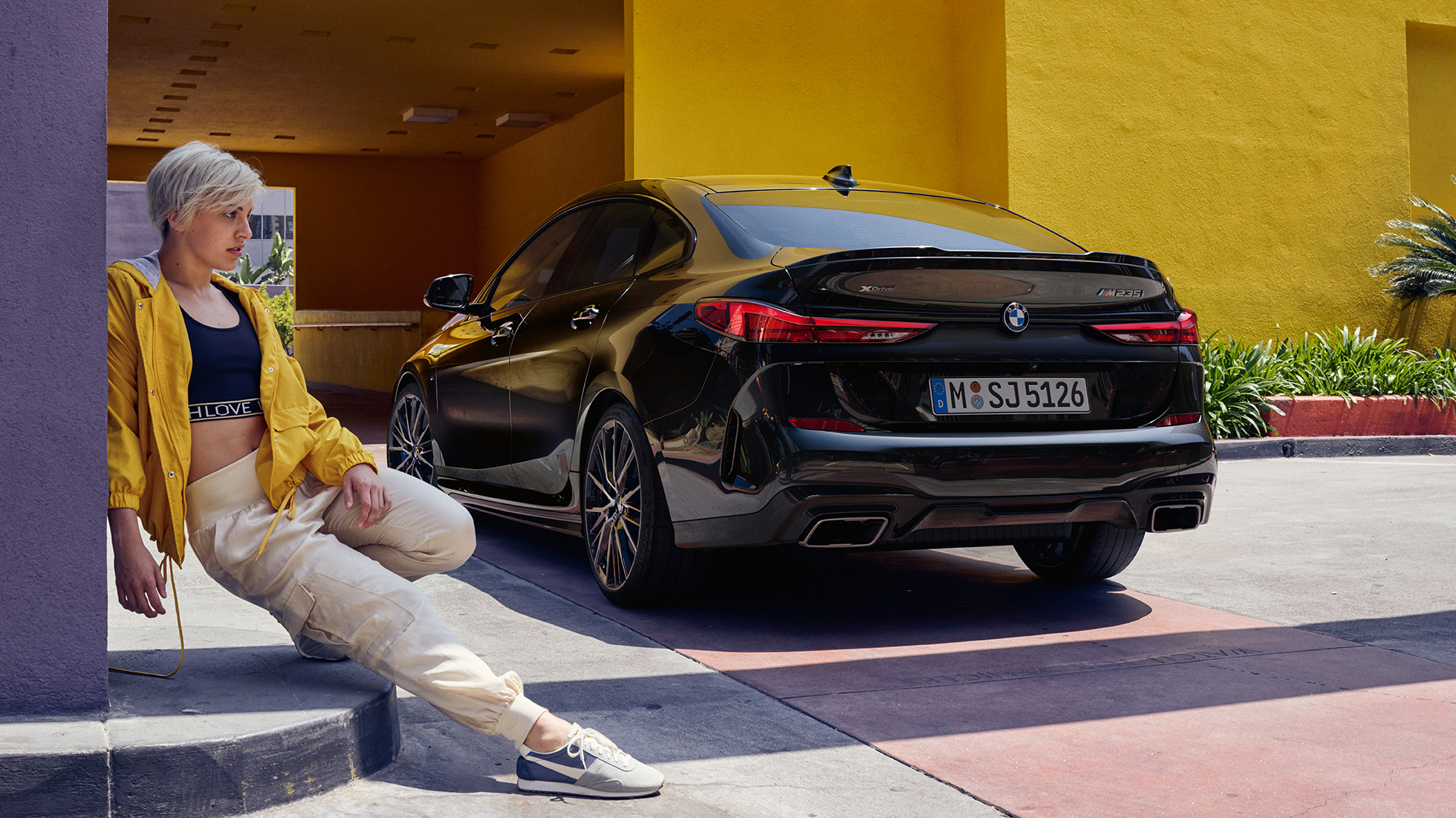 Bagparti BMW M235i xDrive Gran Coupé Atletisk bagparti BMW M235i xDrive Gran Coupé 2020 Black Sapphire metallic F44 set fra bagfra let drejet