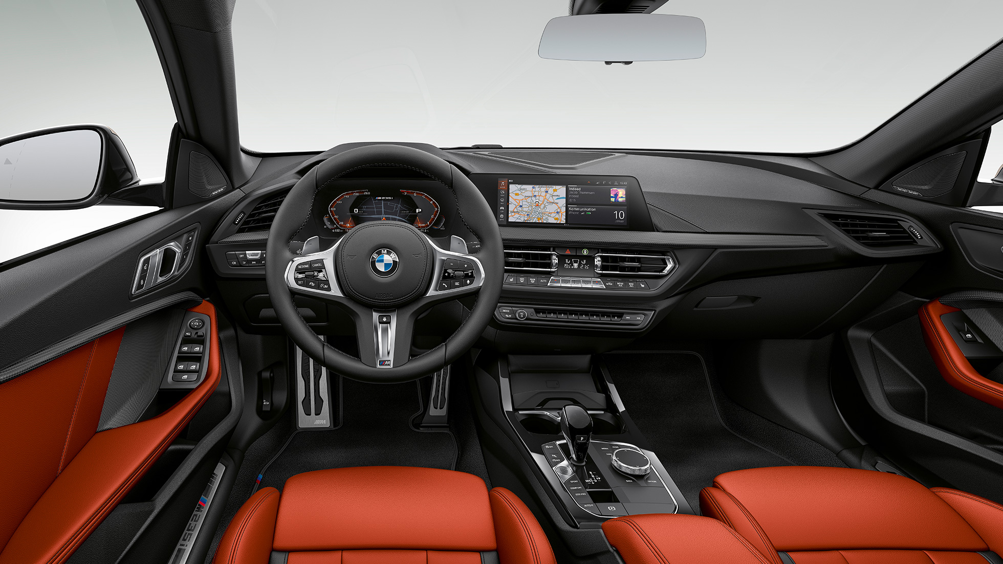 Cockpit BMW M235i xDrive Gran Coupé Førerorienteret cockpit BMW M235i xDrive Gran Coupé 2020 F44 interiør
