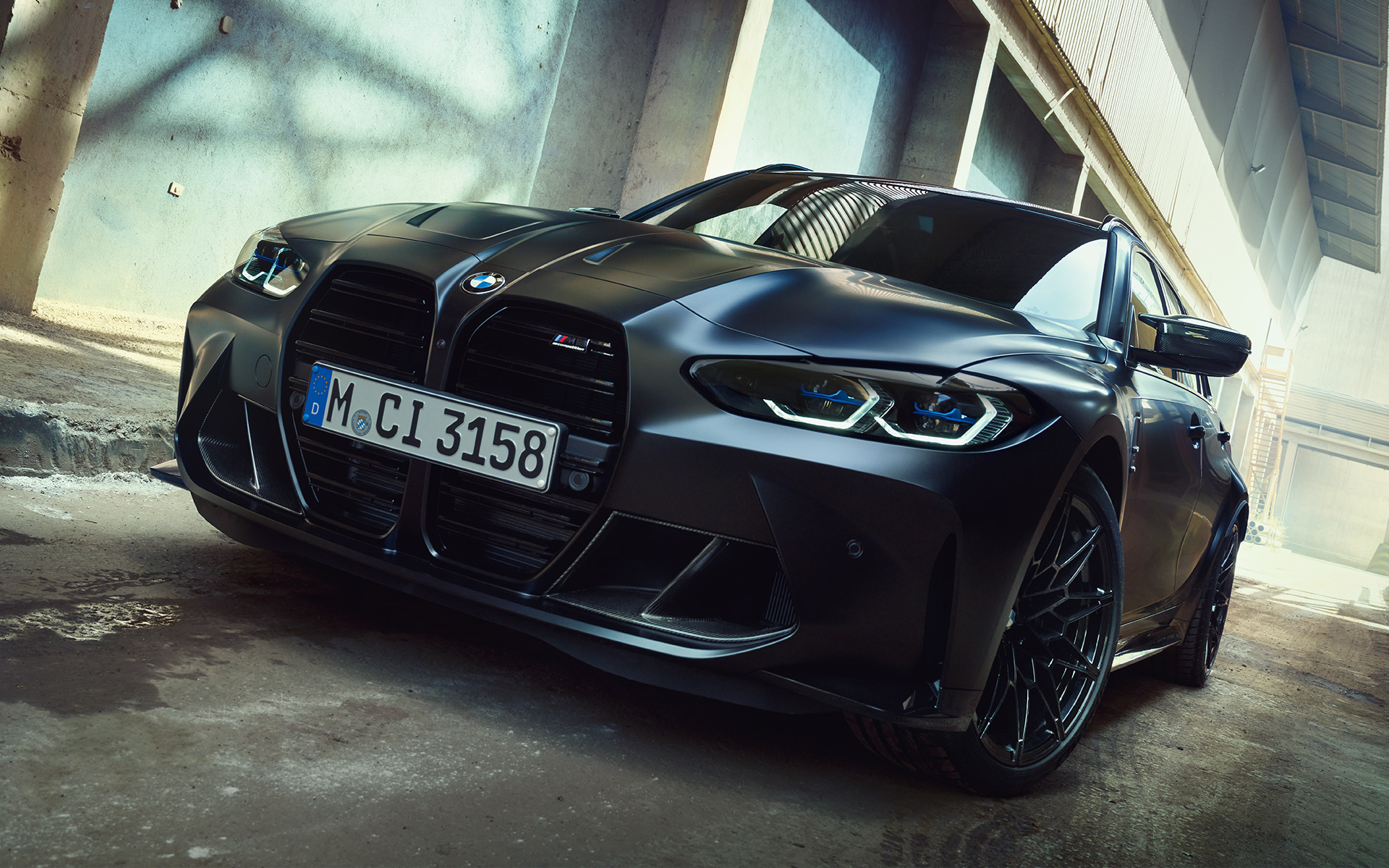 M design BMW M3 Competition Touring G81 BMW Individual Frozen Black metallic BMW M3 Competition Touring G81 BMW Individual Frozen Black metallic M design set forfra let drejet