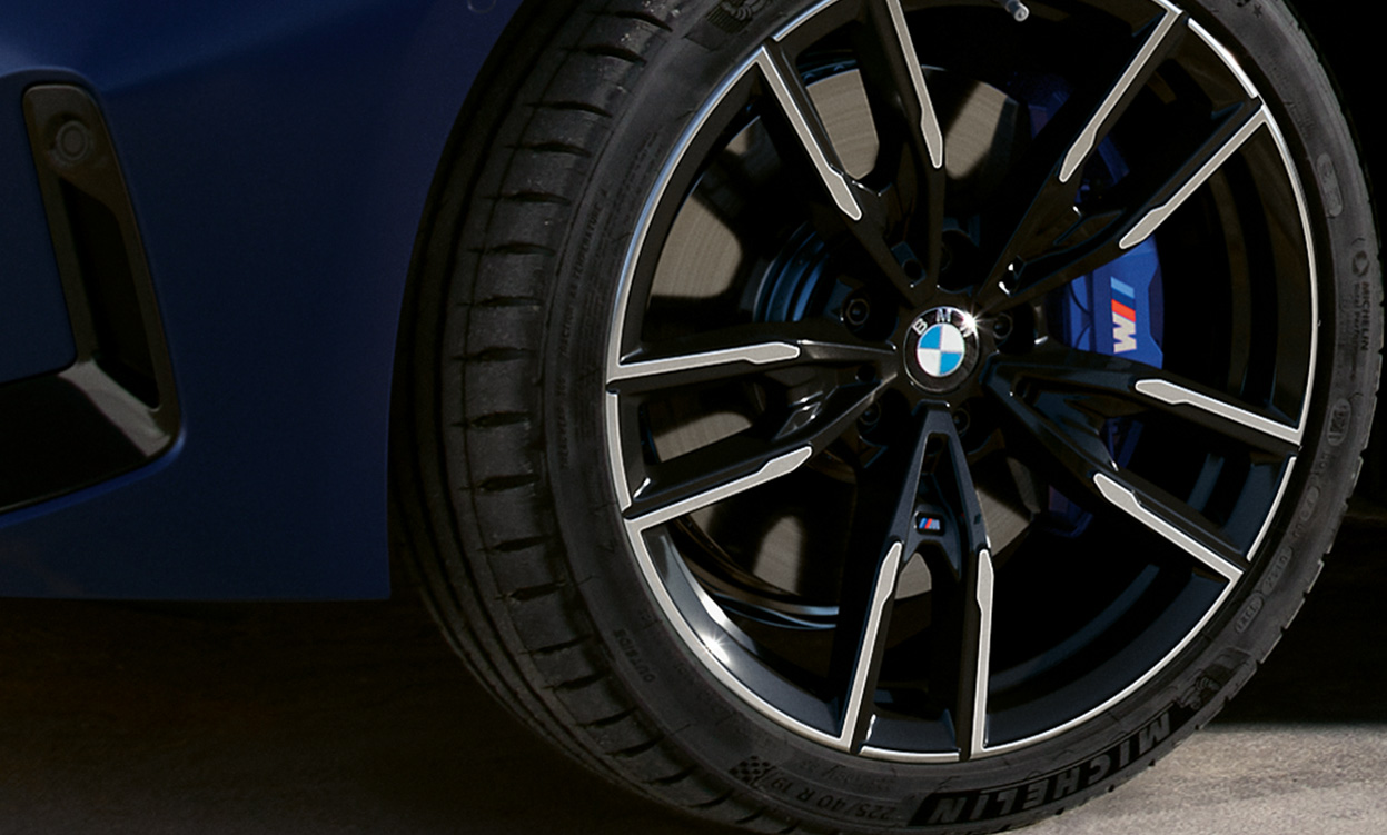 BMW M340i xDrive Touring G21 Frozen Tanzanite Blue 19'' M letmetalhjul nærbillede