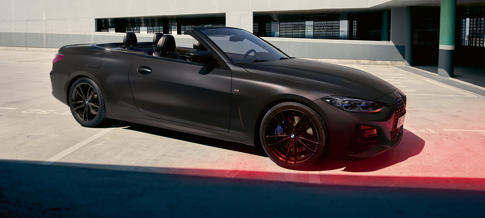 BMW M440i xDrive Cabriolet G23 2020 set fra siden let drejet BMW M440i xDrive Cabriolet G23 2020 BMW Individual Frozen Deep Grey-metallic set fra siden let drejet