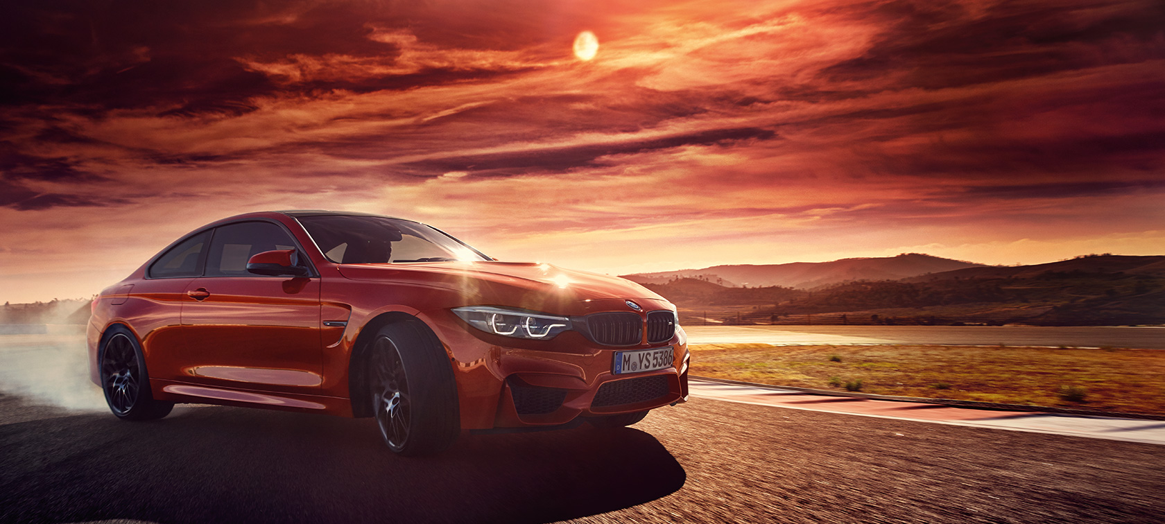 BMW M4 Coupé BMW M4 Coupé, set fra siden ved drifting i kurve