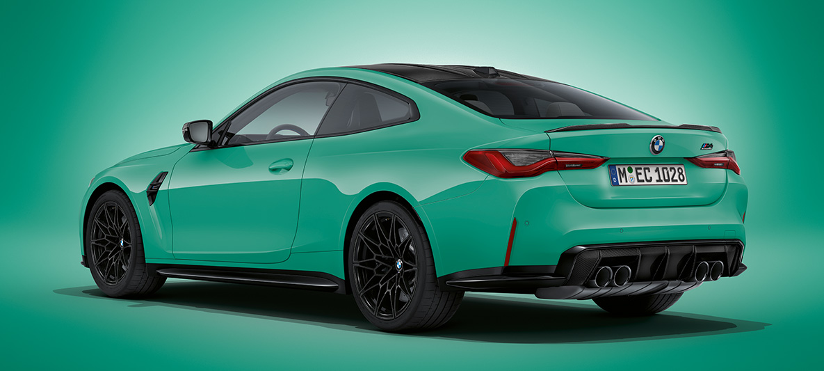 BMW M4 Coupé BMW Individual Mint metallic G82 2021 set bagfra let drejet stående BMW M4 Coupé BMW Individual Mint metallic G82 2021 set bagfra let drejet stående