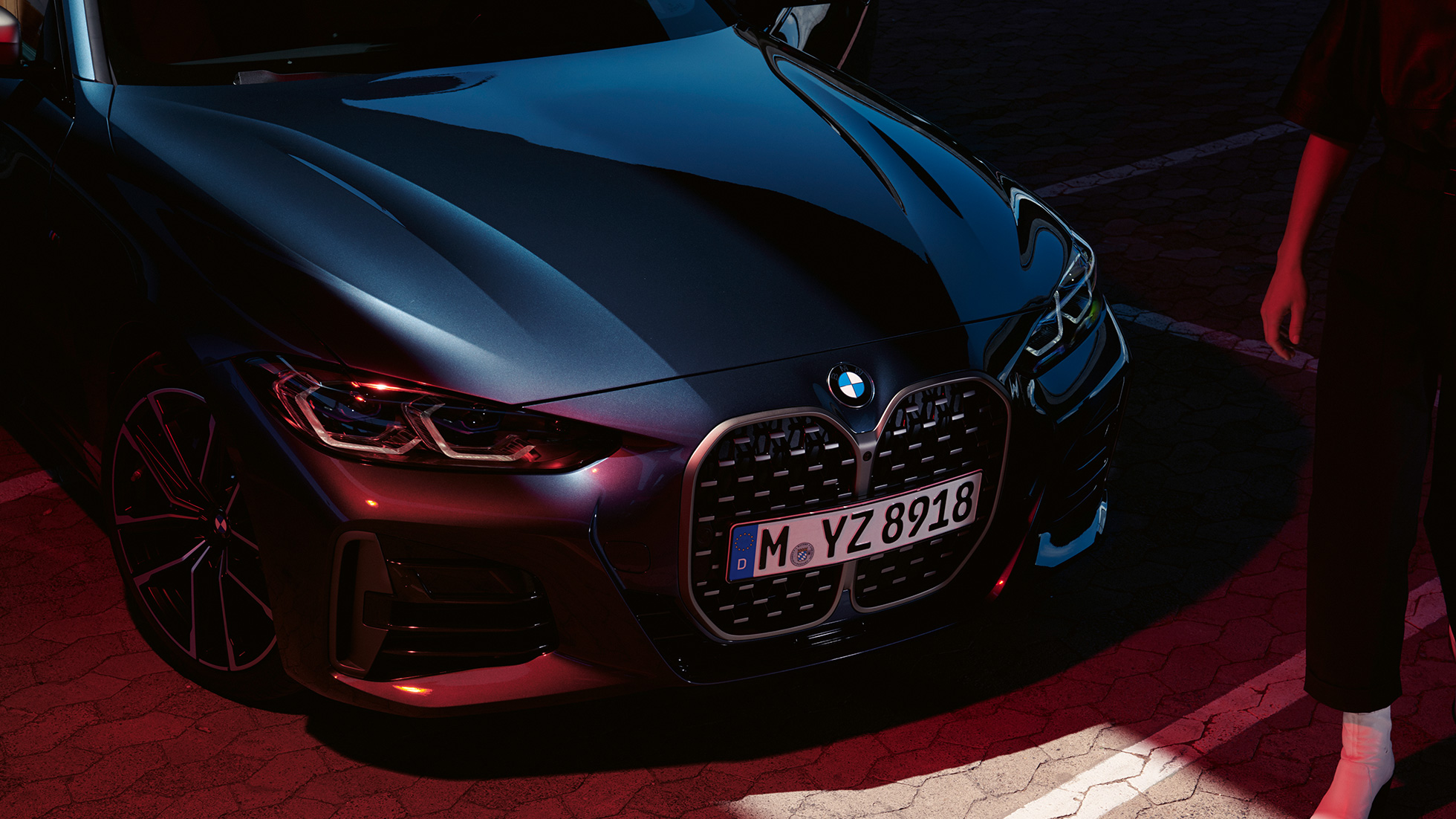 BMW dobbeltnyre BMW M440i xDrive Coupé G22 2020 BMW M440i xDrive Coupé Arctic Race Blue metallic G22 2020 set forfra let drejet BMW dobbeltnyre