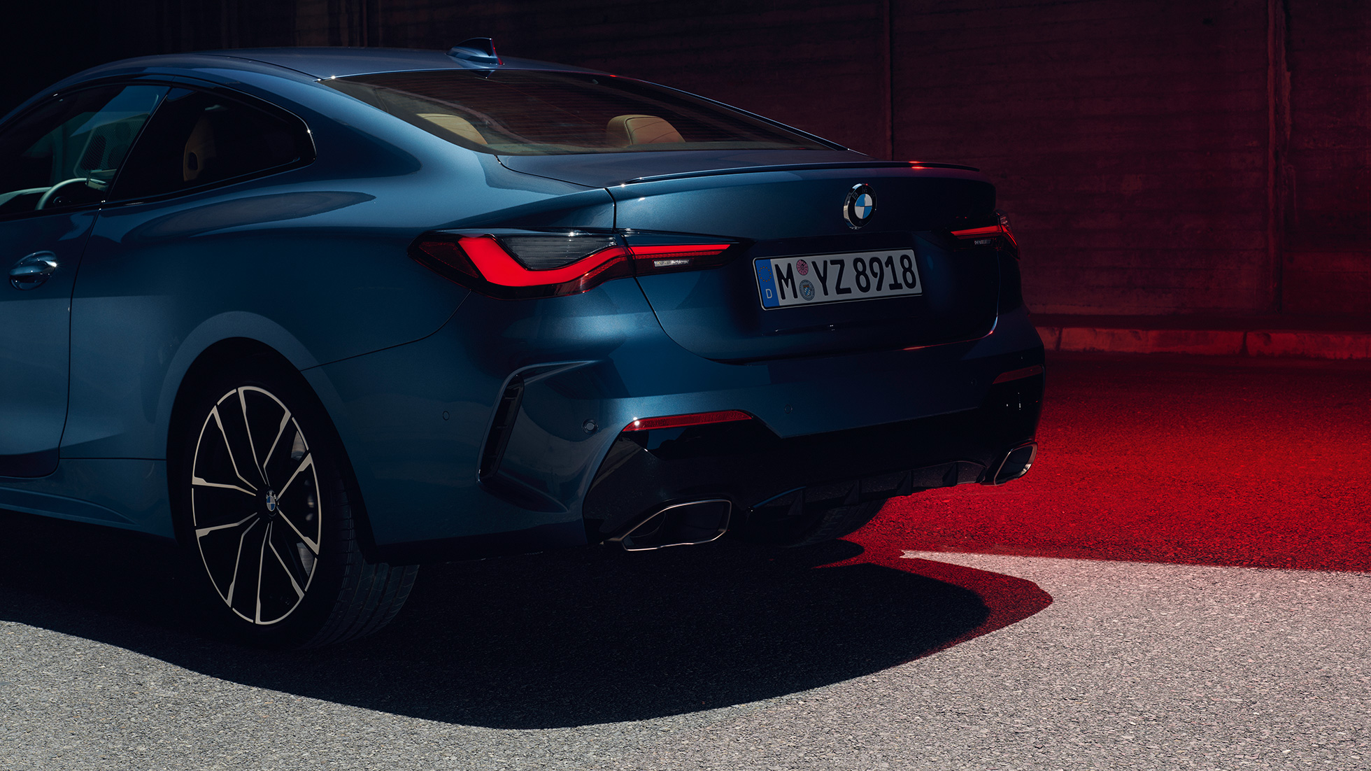 BMW M440i xDrive Coupé G22 2020 set bagfra let drejet baglygter BMW M440i xDrive Coupé Arctic Race Blue metallic G22 2020 set bagfra let drejet baglygter