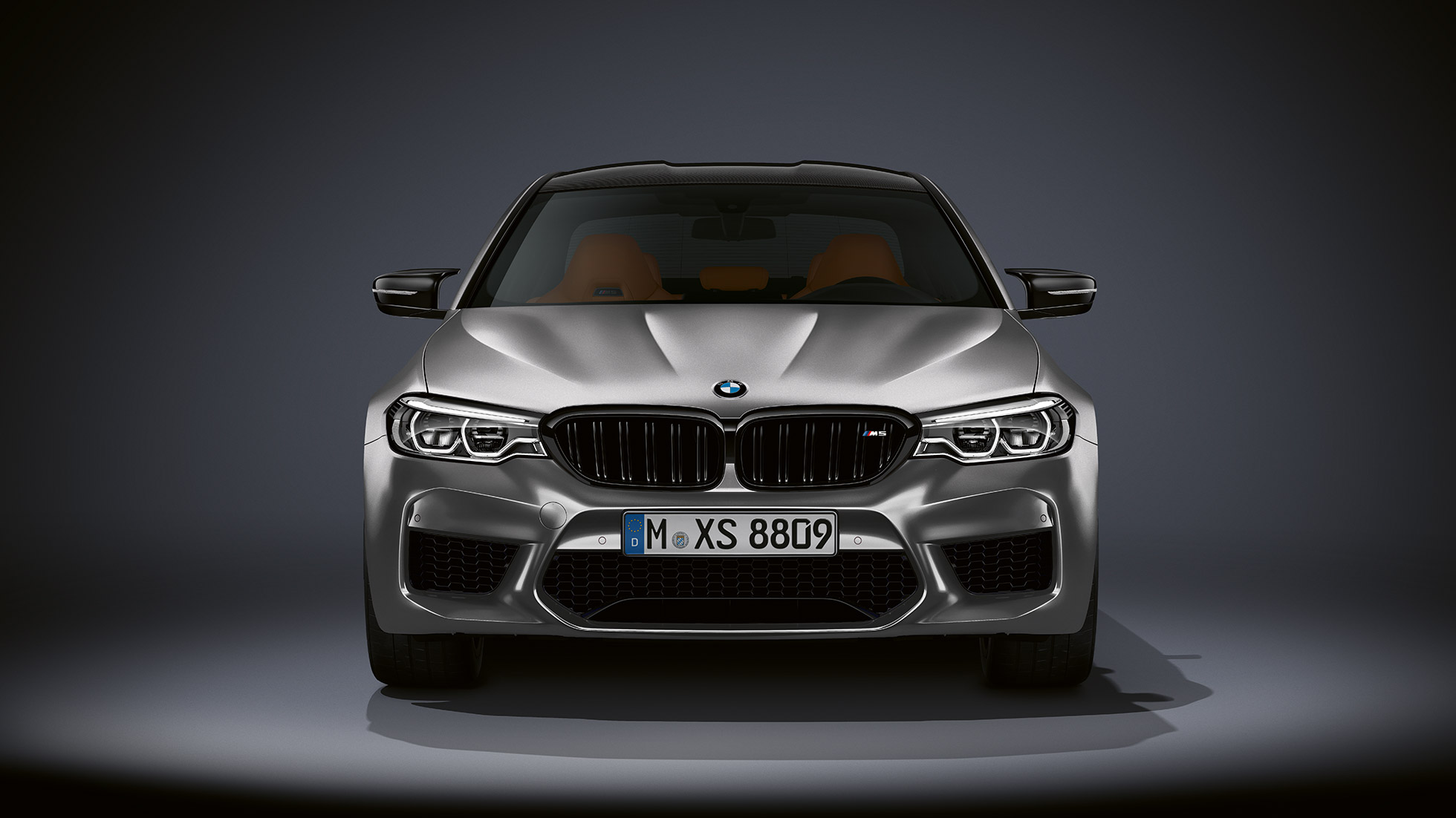 M design. BMW M5 Competition, billede forfra.