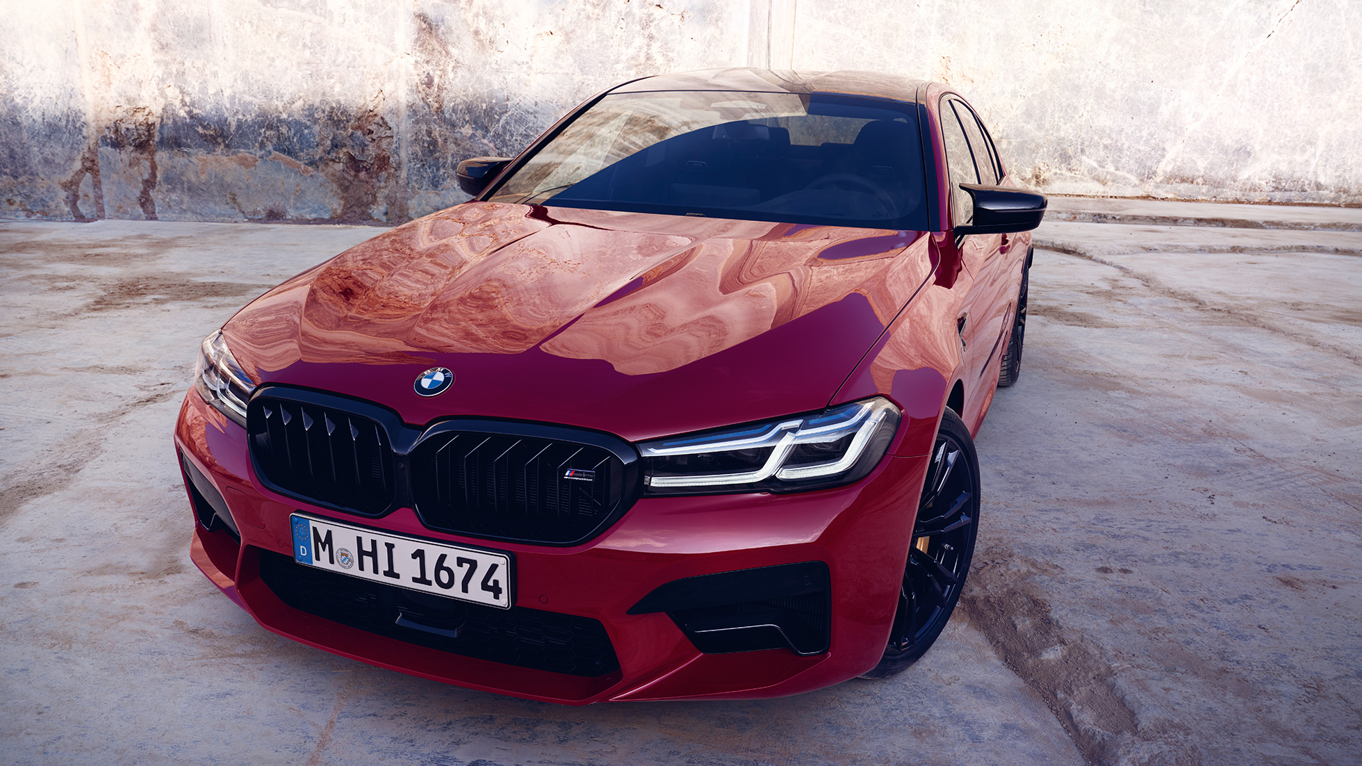 M design BMW M5 Competition F90 LCI Facelift 2020 set forfra let drejet M design BMW M5 Competition F90 LCI Facelift 2020 BMW Individual Imola Red set forfra let drejet