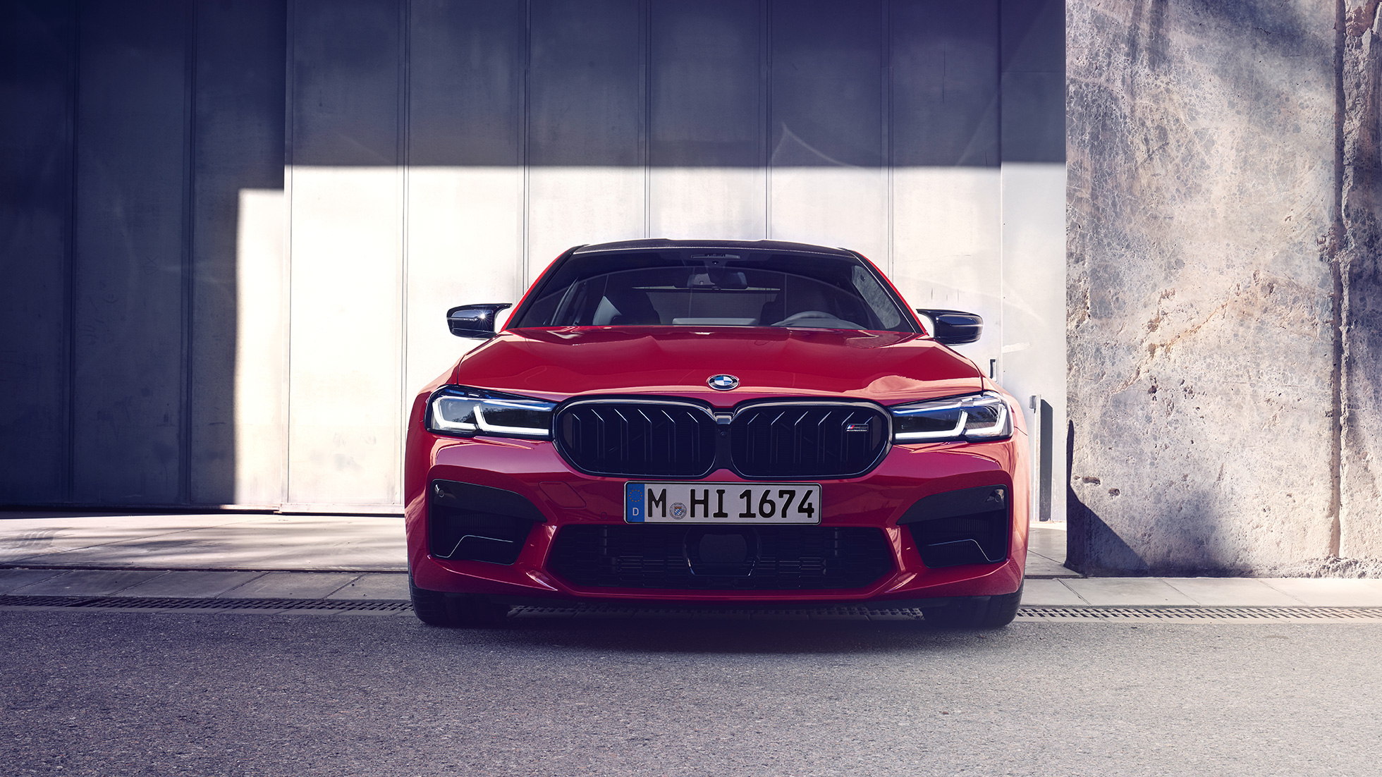 Front med ny nyre BMW M5 Competition F90 LCI Facelift 2020 Front med ny nyre BMW M5 Competition F90 LCI Facelift 2020 BMW Individual Imola Red set forfra