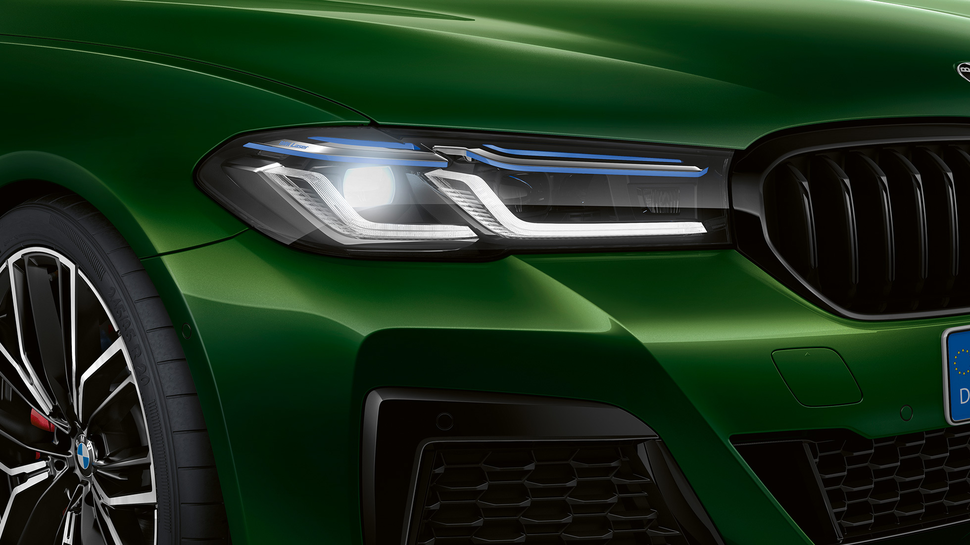 BMW Individual lygter Shadow Line BMW M550i xDrive Sedan G30 LCI Facelift 2020 BMW Individual lygter Shadow Line BMW M550i xDrive Sedan G30 LCI Facelift 2020 BMW Individual Verde Ermes metallic nærbillede af fronten