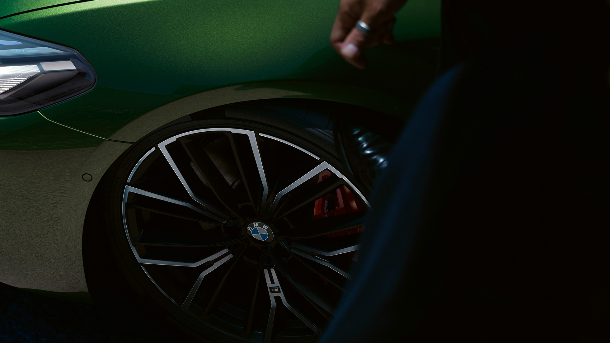 20" M letmetalfælge med M sportsbremser i rød BMW M550i xDrive Sedan G30 LCI Facelift 2020 20" M letmetalfælge med M sportsbremser i rød BMW M550i xDrive Sedan G30 LCI Facelift 2020