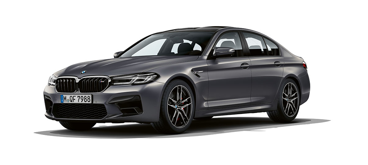 BMW M5 F90 LCI Facelift 2020 set forfra let drejet BMW M5 F90 LCI Facelift 2020 Brands Hatch Grey metallic set forfra let drejet