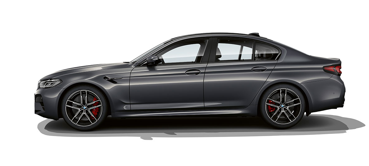 BMW M5 F90 LCI Facelift 2020 set fra siden BMW M5 F90 LCI Facelift 2020 Brands Hatch Grey metallic set fra siden