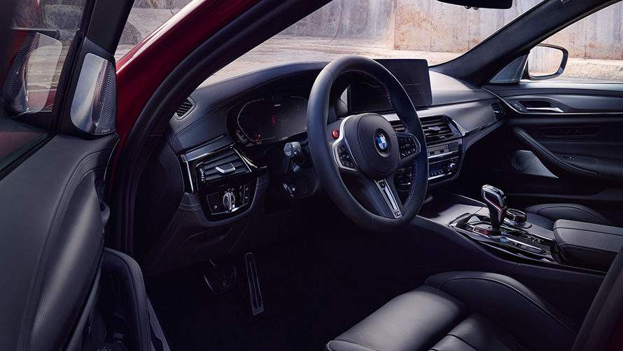BMW M5 Competition F90 LCI Facelift 2020 Cockpit med åben dør
