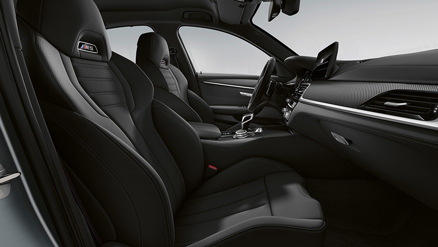 BMW M5 F90 LCI Facelift 2020 cockpit med åben dør