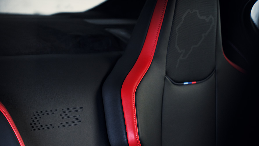 BMW M5 CS F90 2021 Kabine M Carbon sæde i skålform med belyst M5 logo og Nürburgring-silhuet