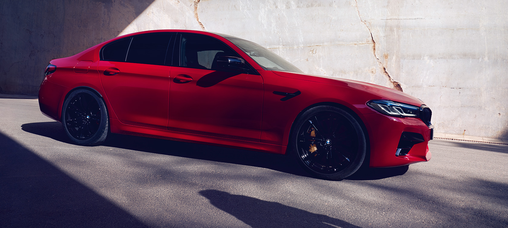 BMW M5 Competition F90 LCI Facelift 2020 set fra siden BMW M5 Competition F90 LCI Facelift 2020 BMW Individual Imola Red set fra siden