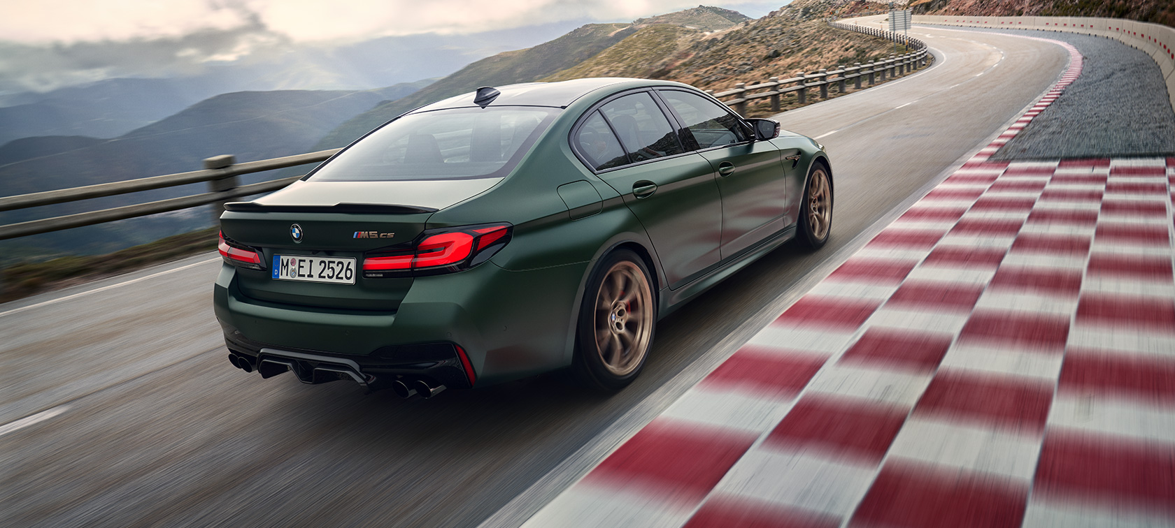 BMW M5 CS F90 2021 Frozen Deep Green metallic set bagfra let drejet BMW M5 CS F90 2021 Frozen Deep Green metallic set bagfra let drejet
