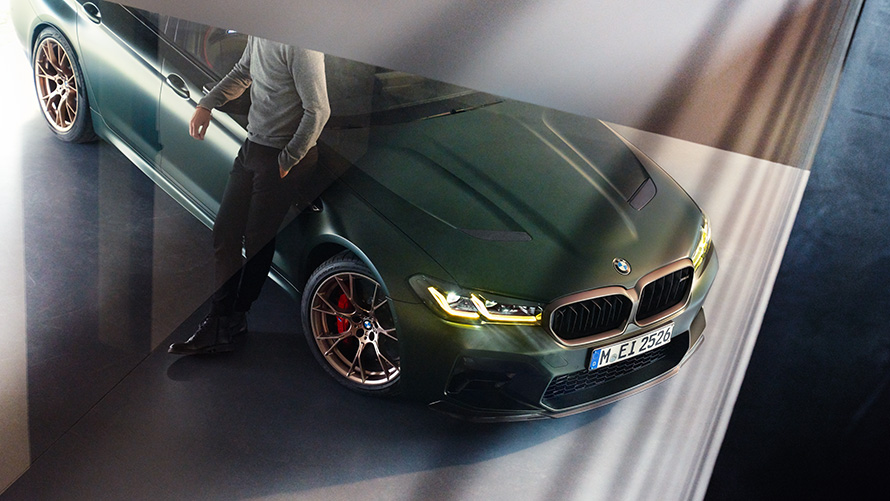 BMW M5 CS F90 2021 Frozen Deep Green metallic i fugleperspektiv BMW M5 CS F90 2021 Frozen Deep Green metallic i fugleperspektiv