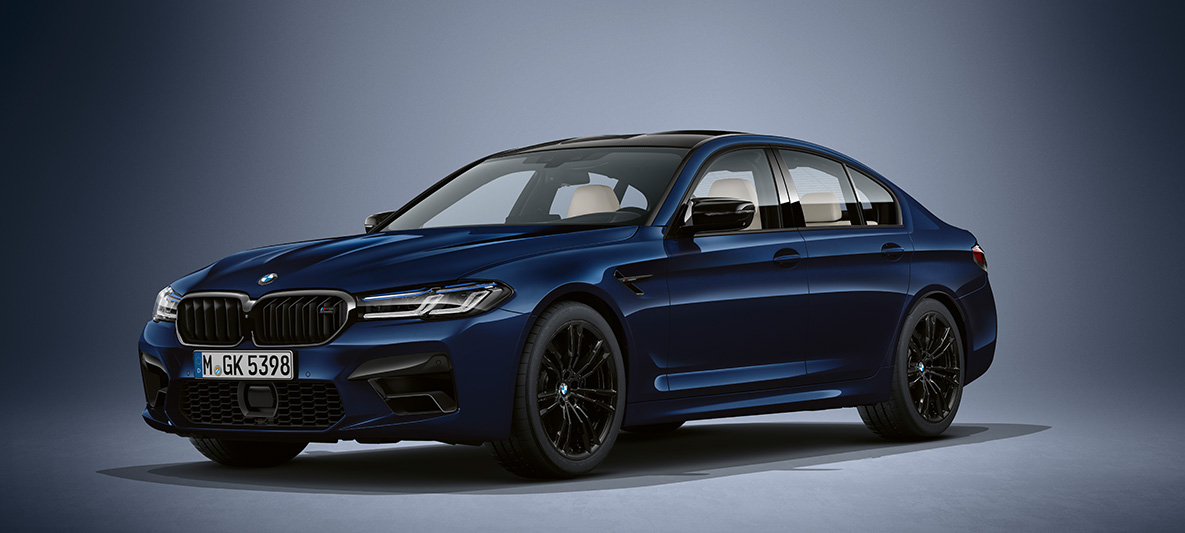 BMW Individual BMW M5 Sedan F90 2020 Tansanit Blue metallic BMW Individual BMW M5 Sedan F90 LCI Facelift 2020 Tansanit Blue metallic set forfra let drejet