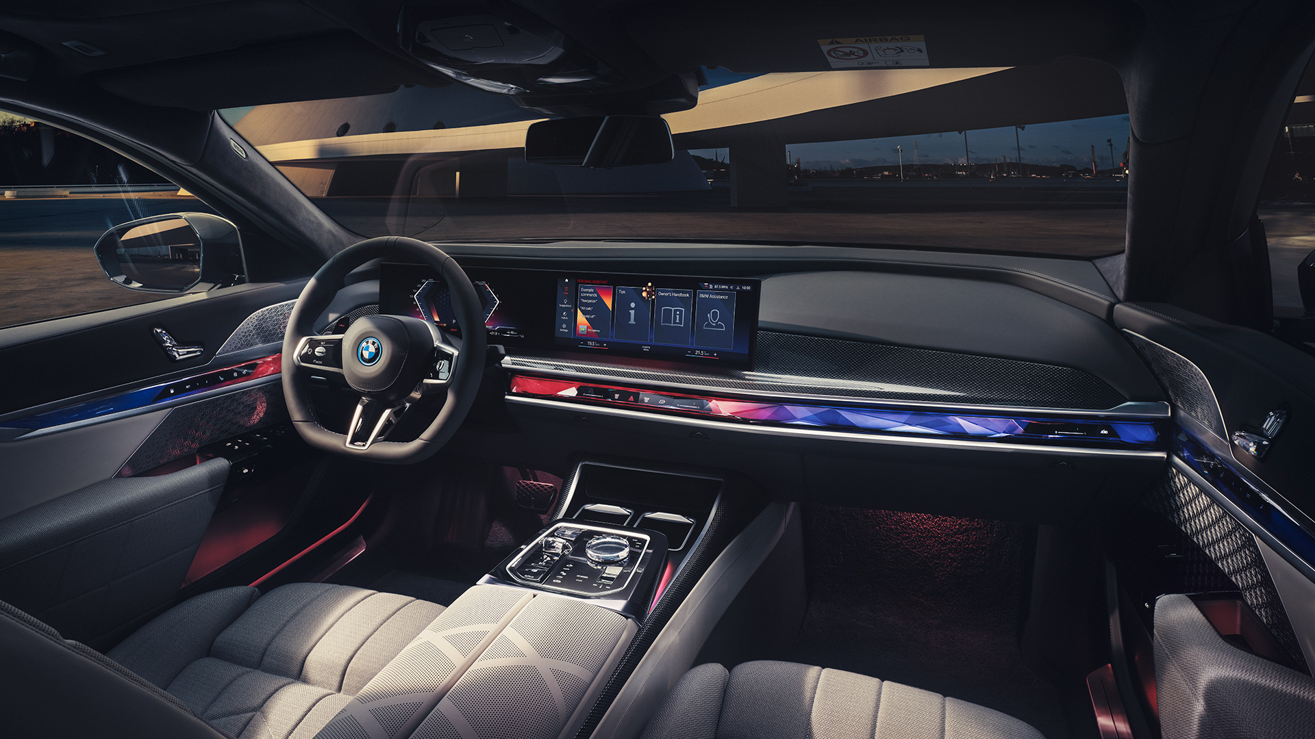 Indvendigt udstyr cockpit BMW M760e xDrive Sedan G70 Indvendigt udstyr cockpit BMW M760e xDrive Sedan G70 visning fra passagerside