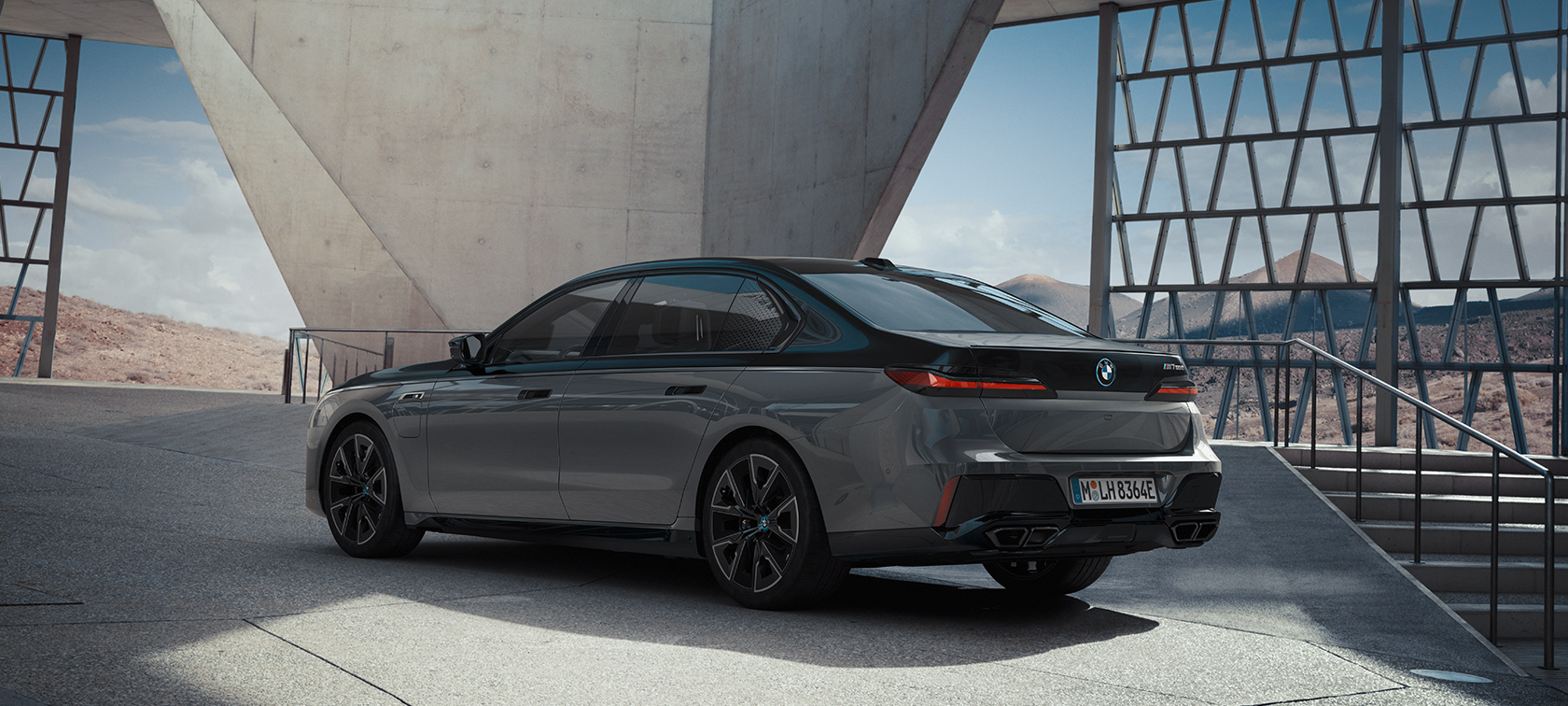 BMW M760e xDrive Sedan G70 video Video BMW M760e xDrive Sedan G70