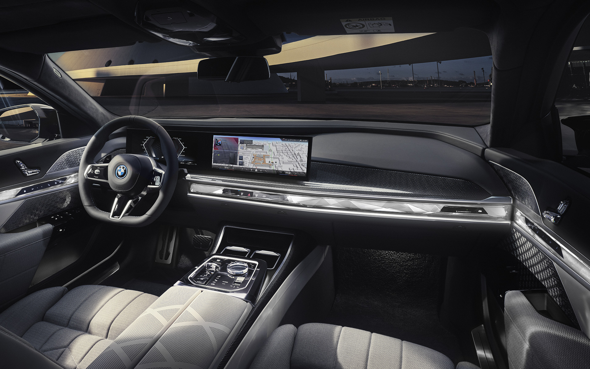 Indvendigt udstyr cockpit BMW M760e xDrive Sedan G70 visning fra passagerside