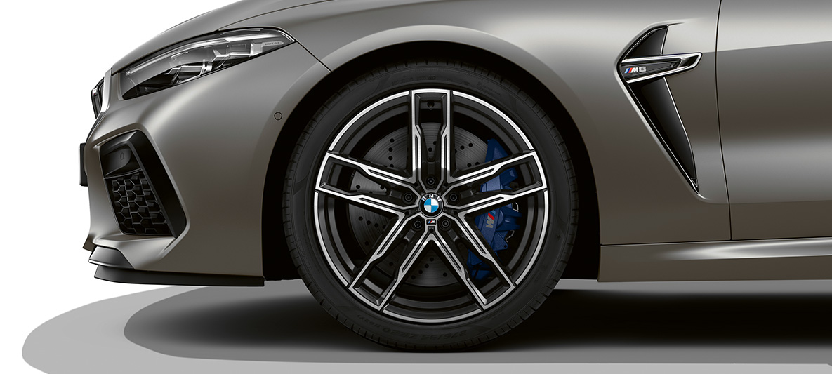 M letmetalfælge BMW M8 Gran Coupé M letmetalfælge BMW M8 Gran Coupé F93 2020 BMW Individual Frozen Dark Silver set fra siden