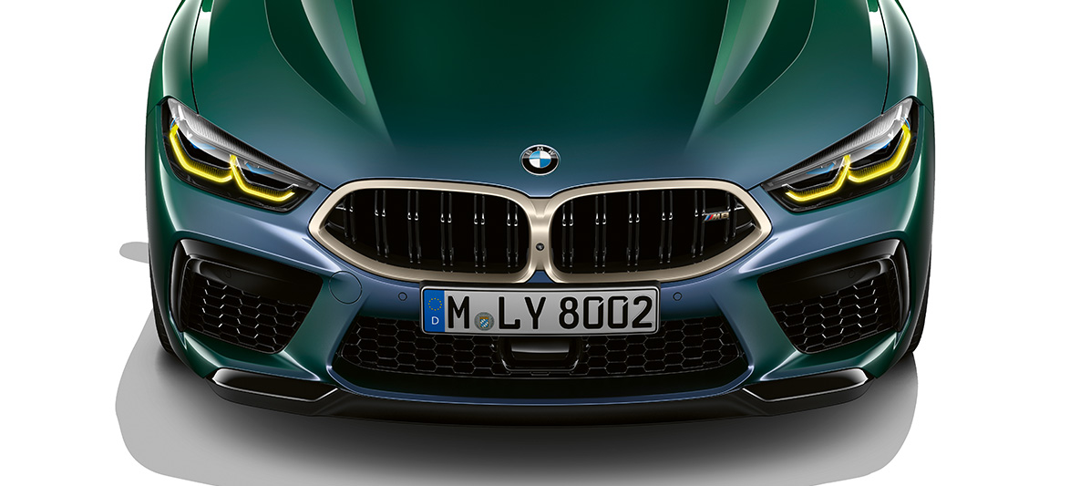 BMW M8 Gran Coupé First Edition set forfra BMW M8 Gran Coupé First Edition F93 2020 BMW Individual Aurora Diamond Green Metallic set forfra