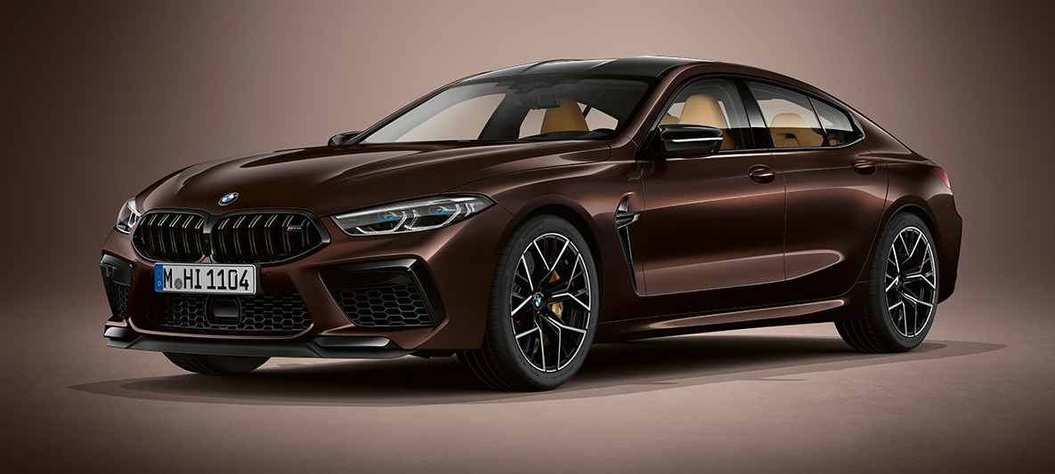 BMW M8 Competition Gran Coupé BMW Individual Almandine Brown Metallic BMW M8 Competition Gran Coupé forfra let drejet F93 2020 BMW Individual Almandine Brown Metallic set forfra let drejet