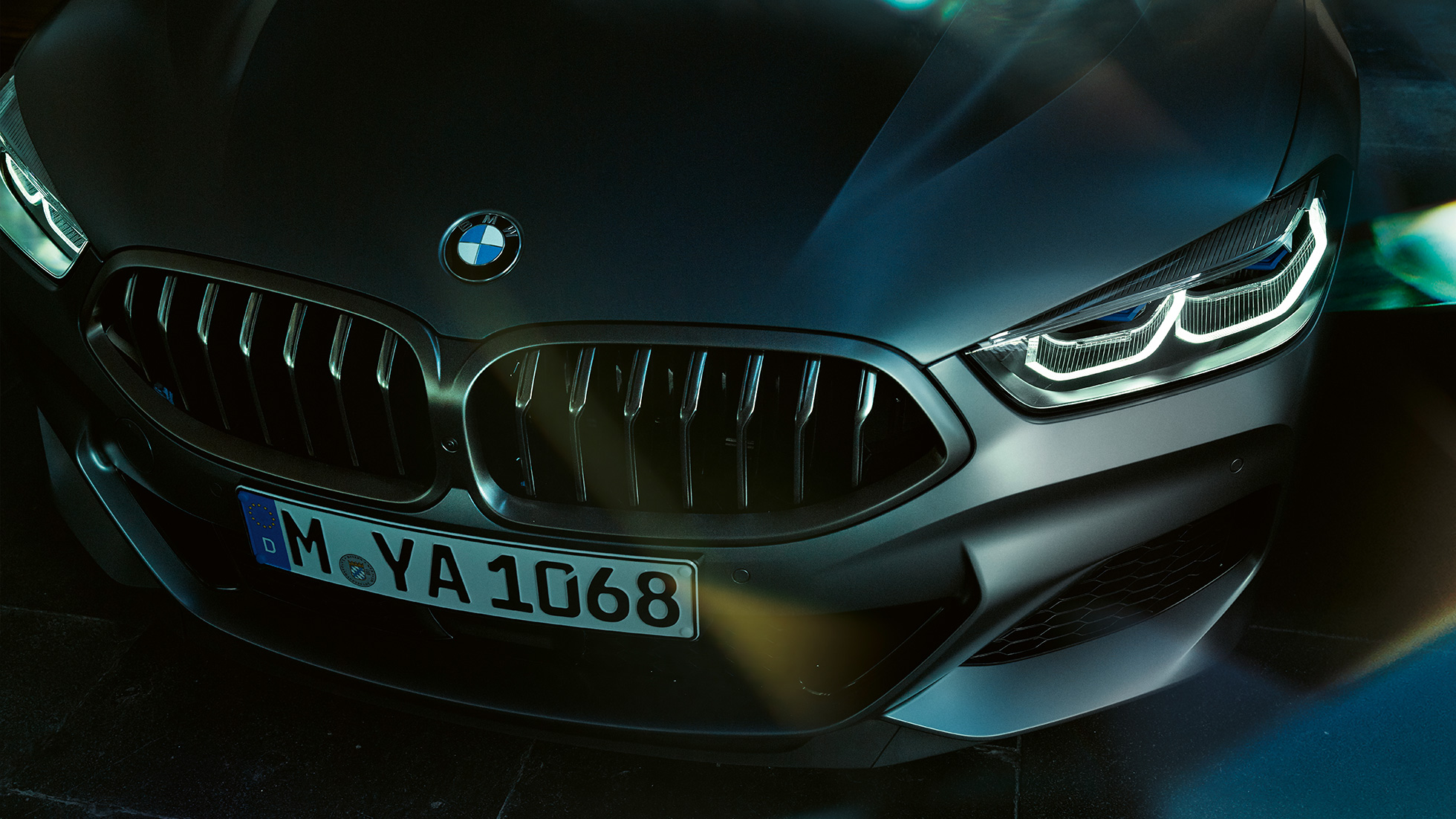 Dobbeltnyre BMW M850i xDrive Gran Coupé Dobbeltnyre BMW M850i xDrive Gran Coupé G16 2019 BMW Individual Frozen Bluestone Metallic nærbillede forende